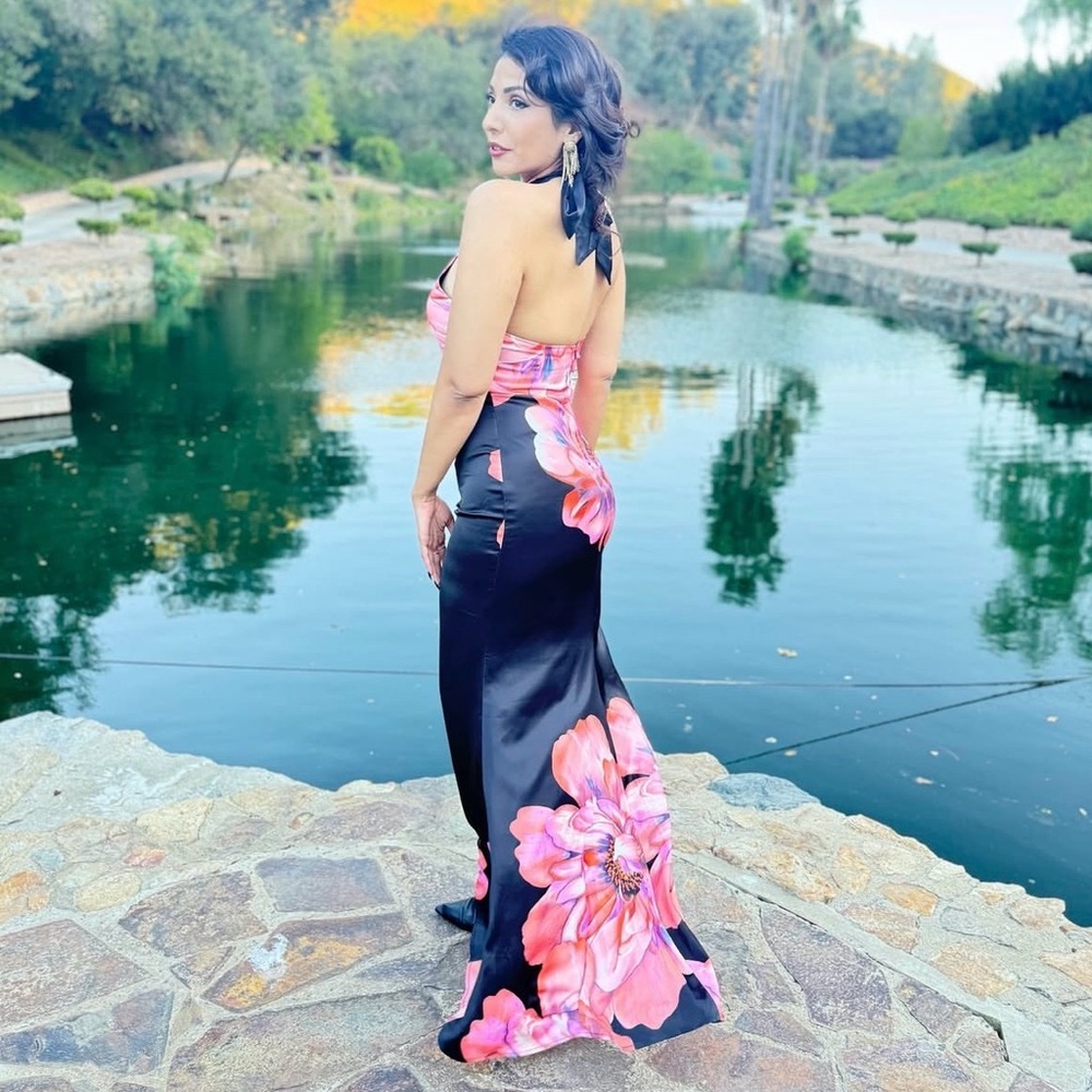 Elegant Black Maxi Dress with Vibrant Pink Floral Pattern